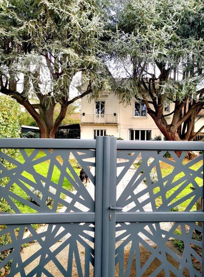Chambres D'Hotes La Maison Blanche Saint-Junien Exterior foto